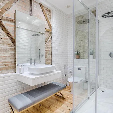 Architectural Gem In Bica リスボン