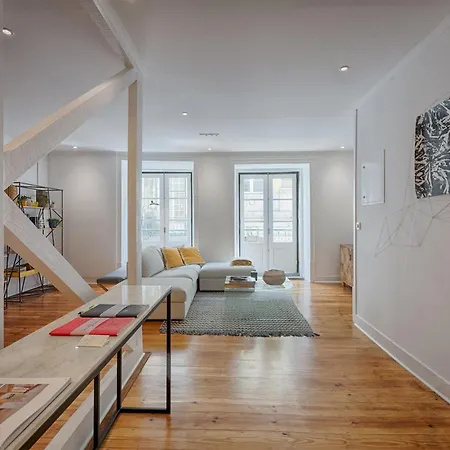 Architectural Gem In Bica リスボン