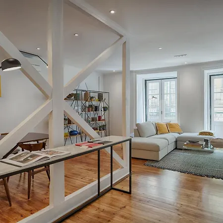Architectural Gem In Bica Appartement