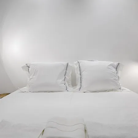 Architectural Gem In Bica Apartment