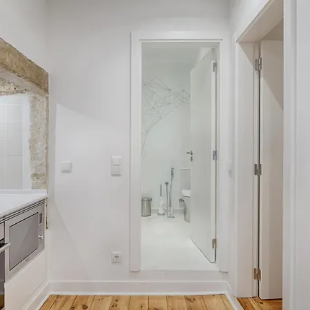 Architectural Gem In Bica Apartment *